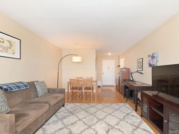 2 Birchwood Court, Unit #5H, Mineola, NY 11501