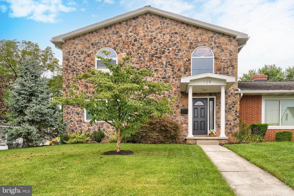 109 N RACE STREET, MIDDLETOWN, PA 17057