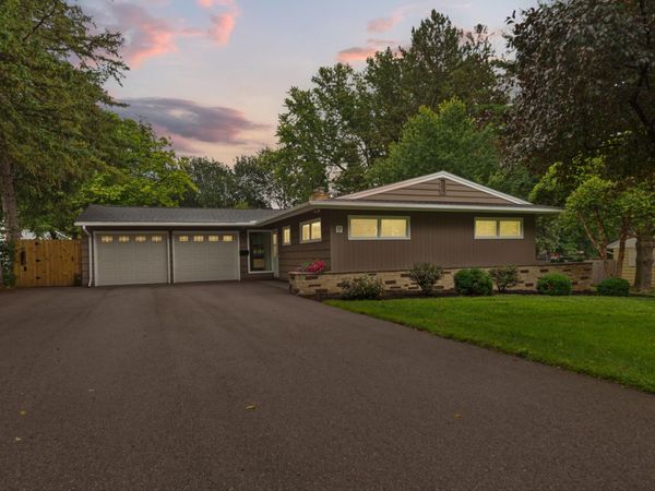 17 9th Avenue SE, Faribault, MN 55021