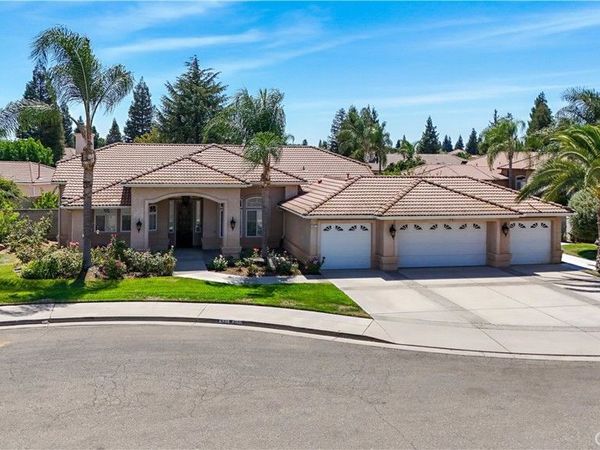 3077 Express Court, Madera, CA 93637