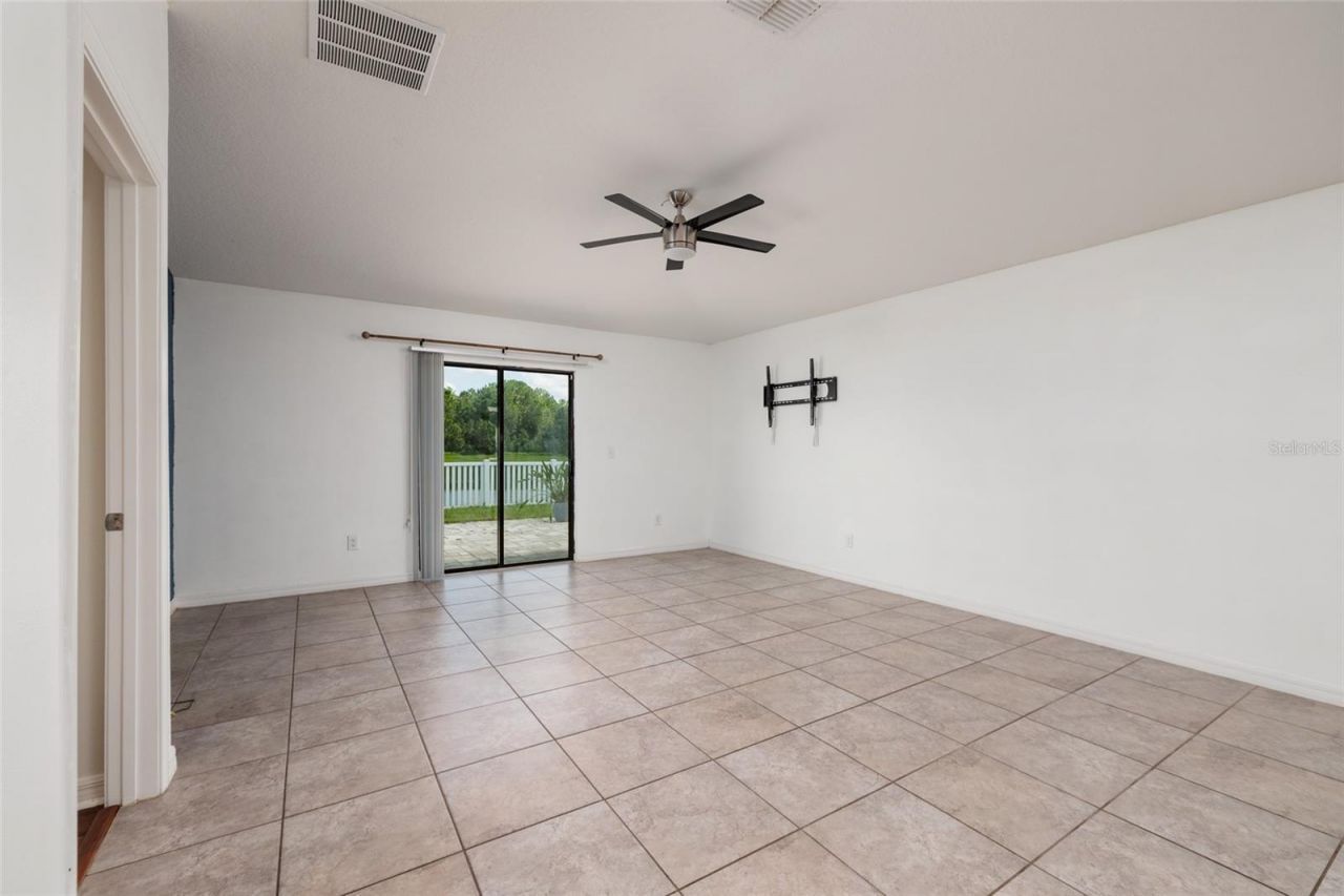 36077 Stable Wilk Avenue, Zephyrhills, FL 33541 Photo