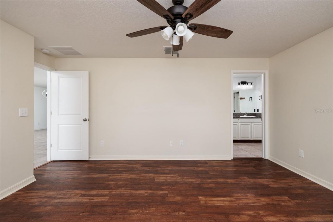 36077 Stable Wilk Avenue, Zephyrhills, FL 33541 Photo