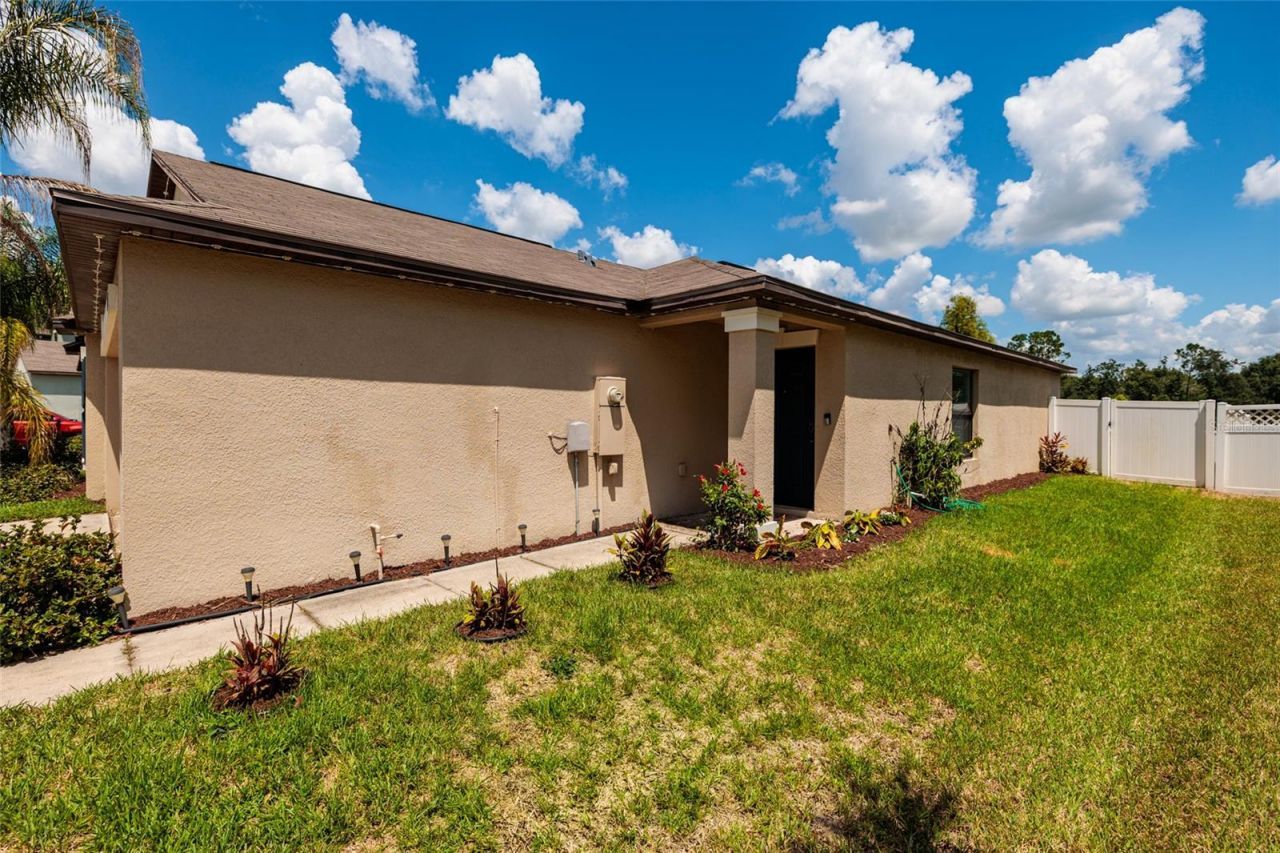 36077 Stable Wilk Avenue, Zephyrhills, FL 33541 Photo