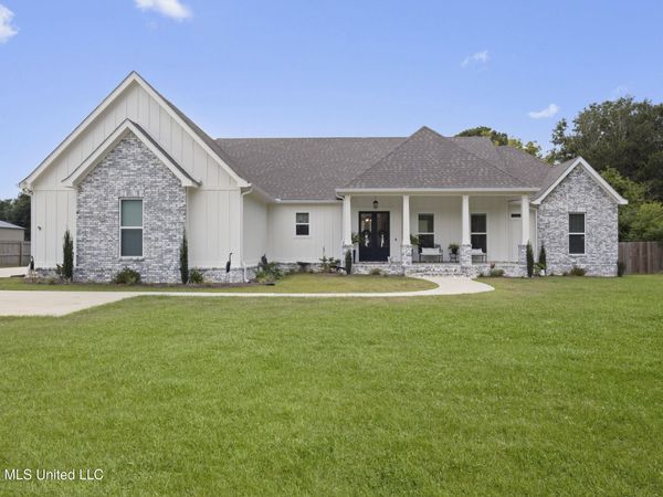 1739 Noble Road, Ocean Springs, MS 39564