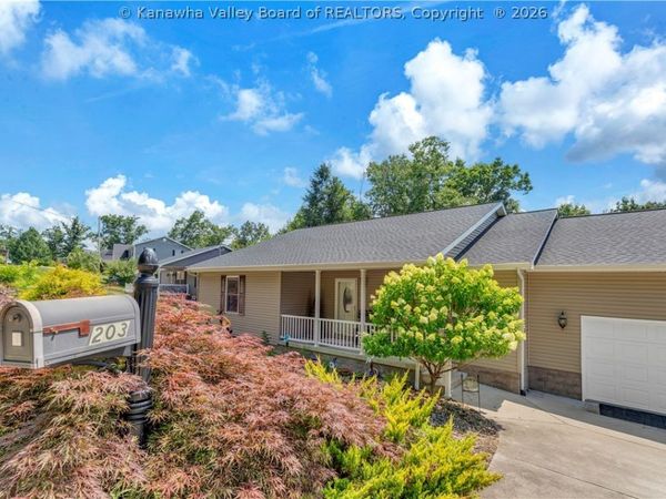 203 Knollwood Heights, Charleston, WV 25302