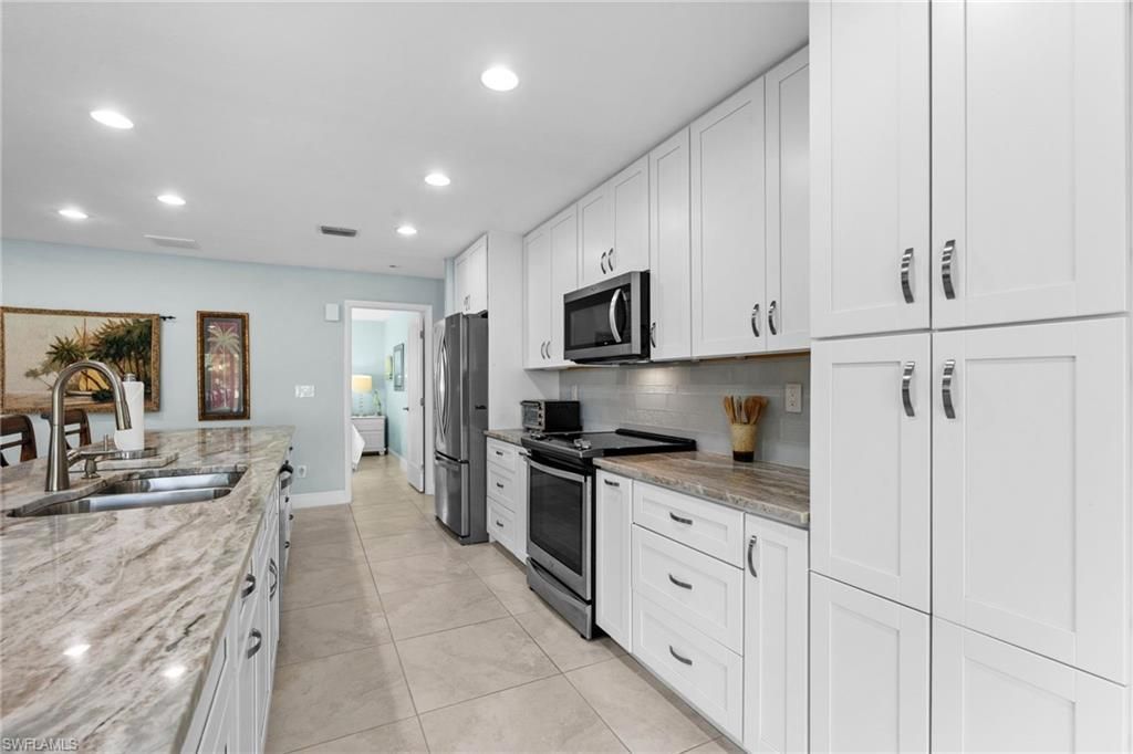 2498 Sapodilla Ln, Saint James City, FL 33956 Photo