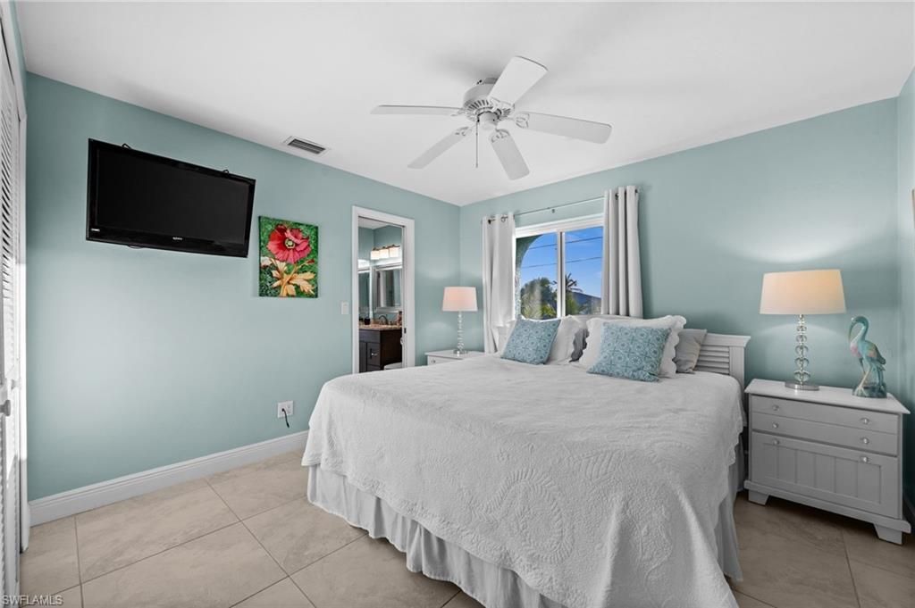 2498 Sapodilla Ln, Saint James City, FL 33956 Photo