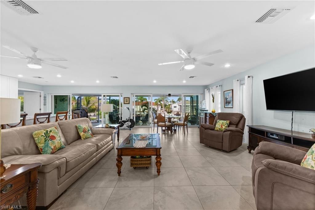 2498 Sapodilla Ln, Saint James City, FL 33956 Photo