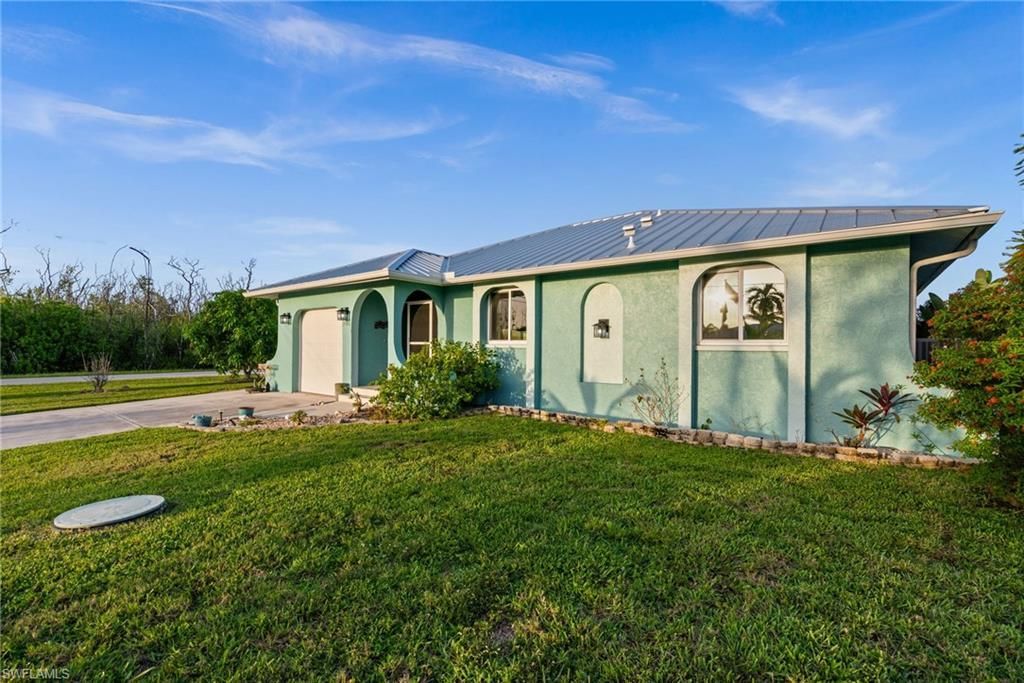 2498 Sapodilla Ln, Saint James City, FL 33956 Photo