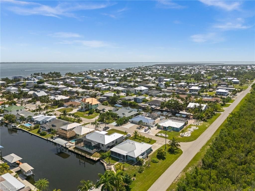 2498 Sapodilla Ln, Saint James City, FL 33956 Photo