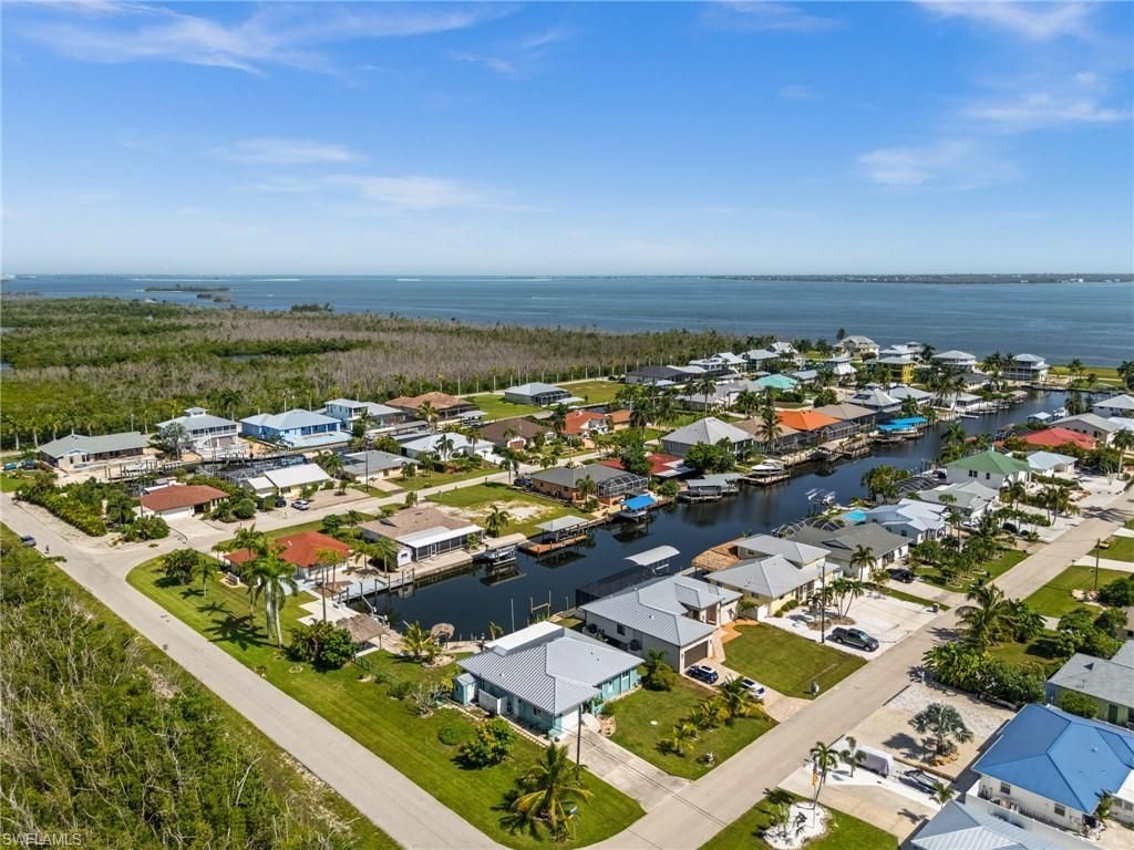 2498 Sapodilla Ln, Saint James City, FL 33956 Photo