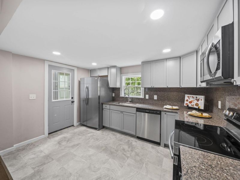 555 South Lane , Columbus, OH 43206 Photo 10