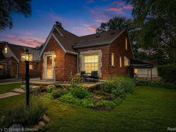 2100 Lancaster Street, Grosse Pointe Woods, Mi 48236