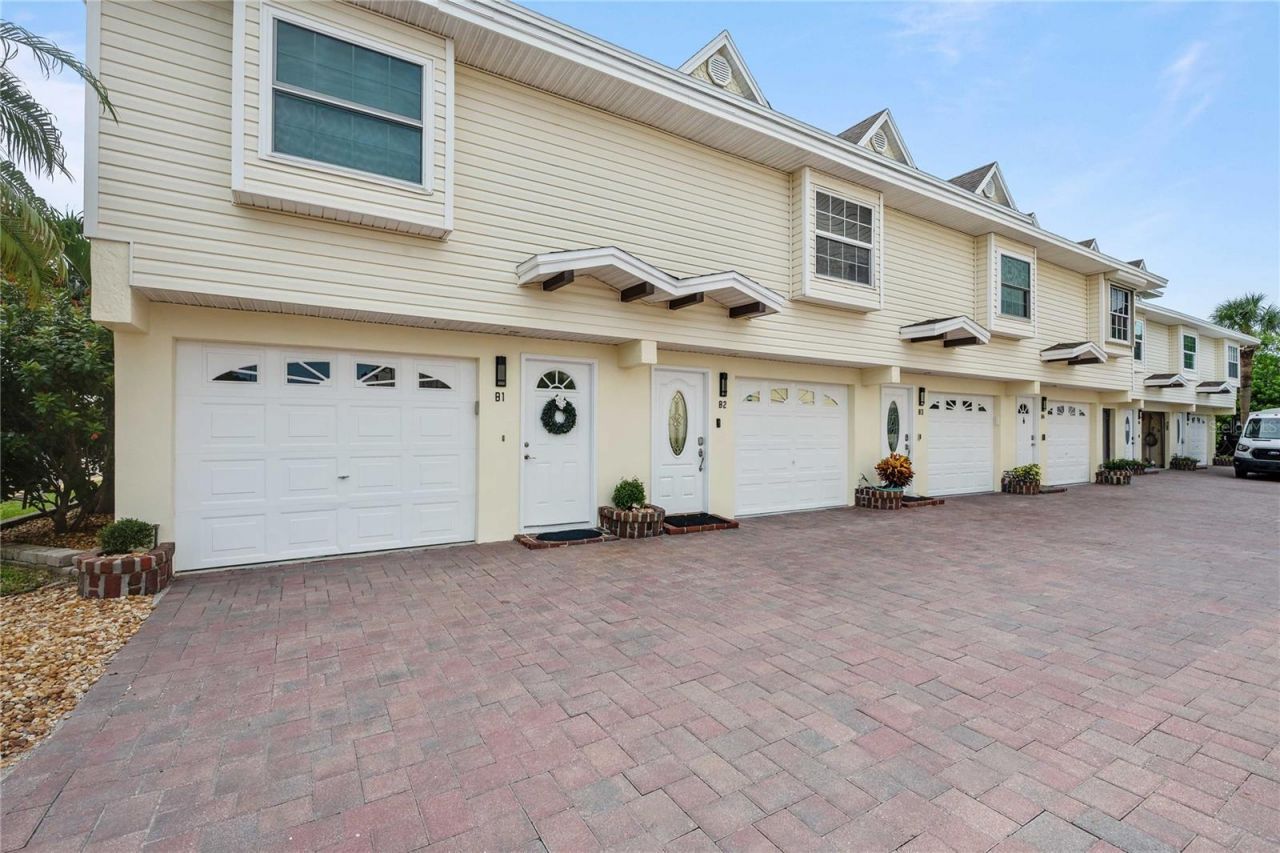 19651 Gulf Boulevard, Unit B2, Indian Shores, FL 33785 Photo