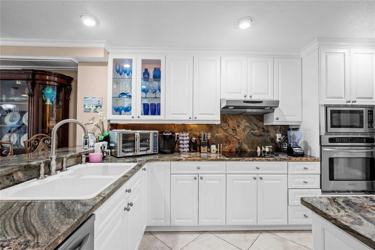 19651 Gulf Boulevard, Unit B2, Indian Shores, FL 33785 Photo