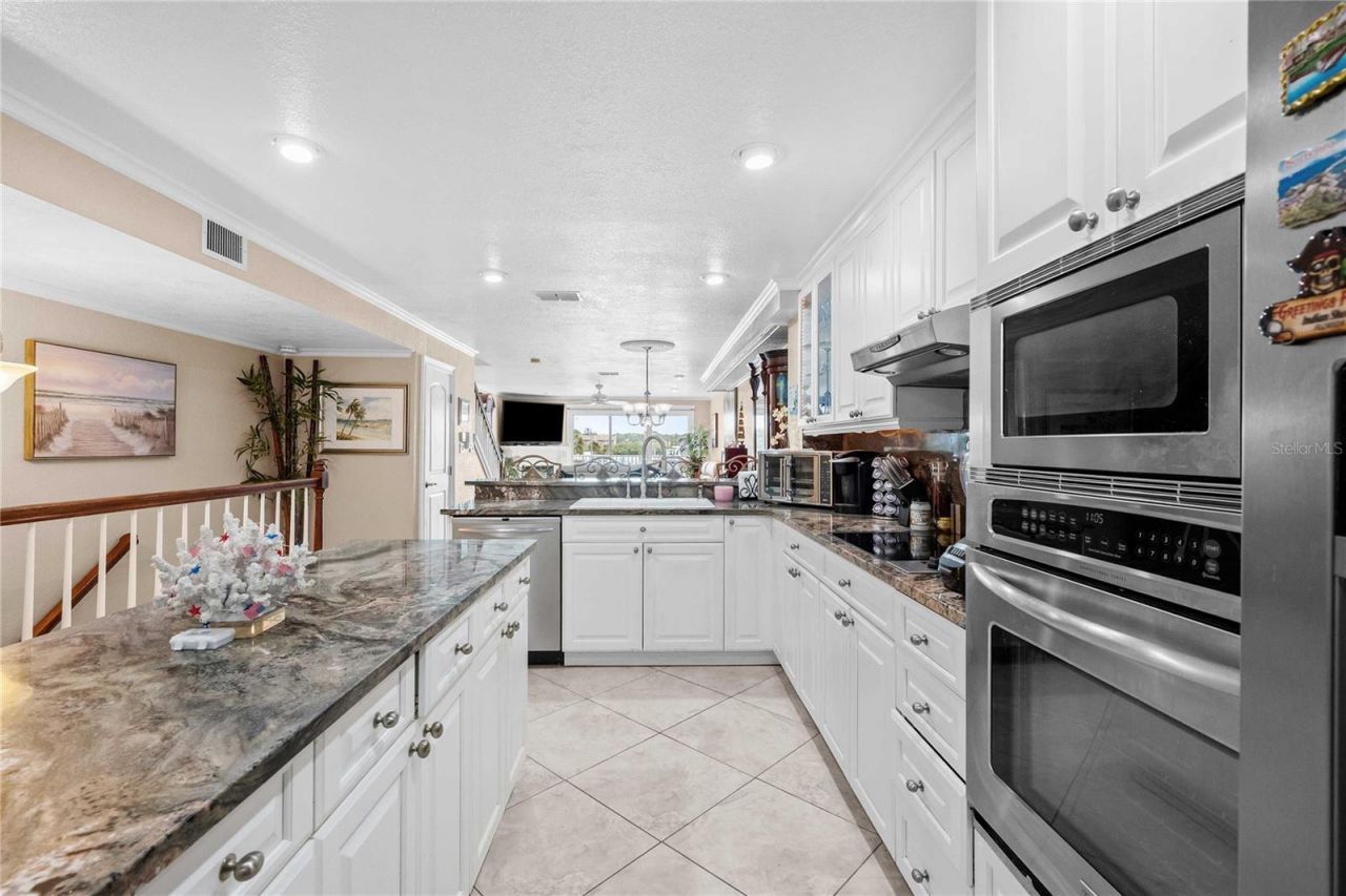 19651 Gulf Boulevard, Unit B2, Indian Shores, FL 33785 Photo