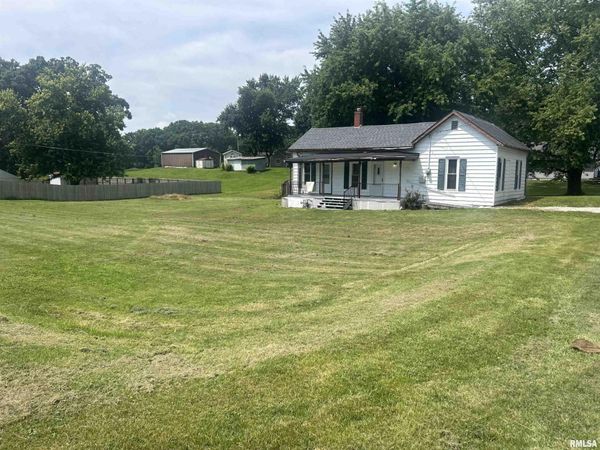 602 W MADISON Street, Athens, IL 62613