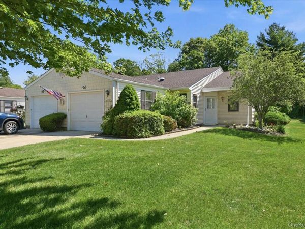 90 Knolls Drive , Stony Brook, NY 11790