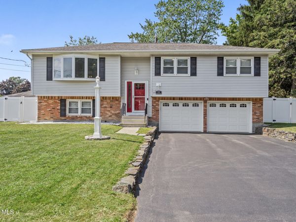 11 Driftwood Drive, Albany, NY 12205