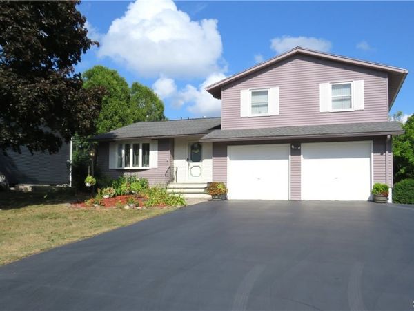 7376 Farmstead Road, Liverpool, NY 13088