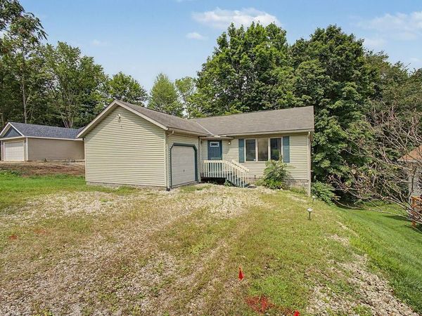 707 Greenbriar Circle , Howard, OH 43028