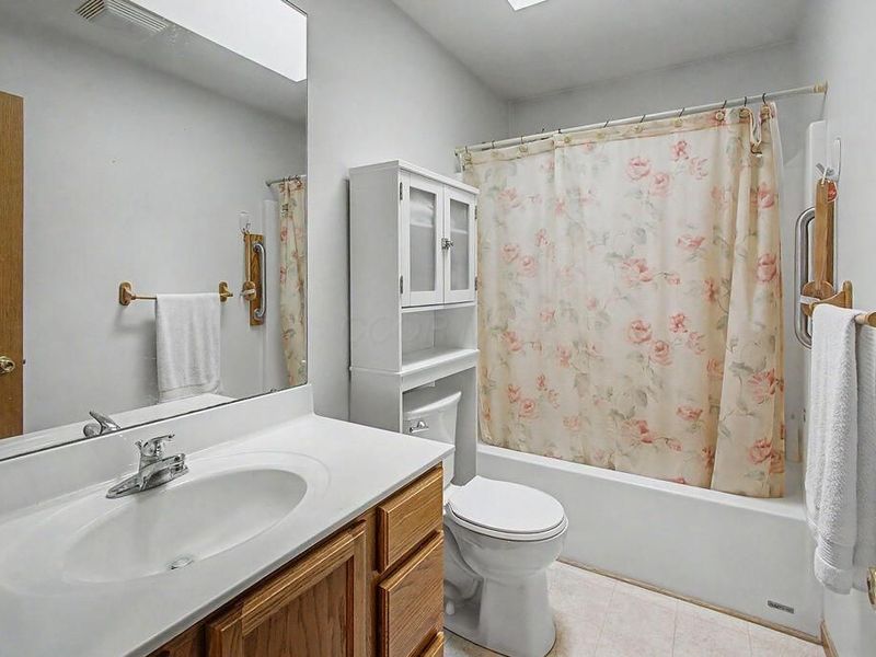 707 Greenbriar Circle , Howard, OH 43028 Photo 11