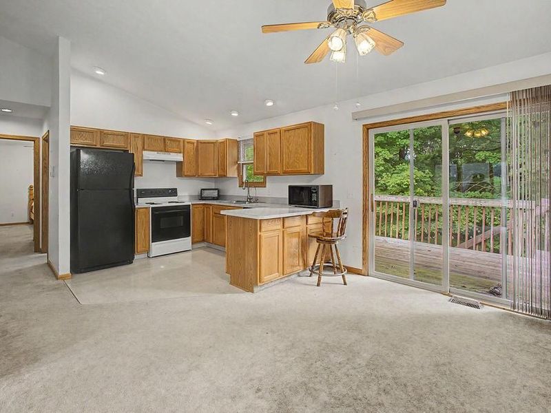 707 Greenbriar Circle , Howard, OH 43028 Photo 2
