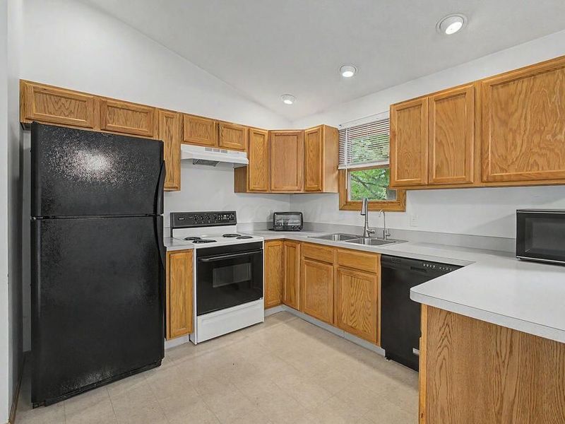 707 Greenbriar Circle , Howard, OH 43028 Photo 3