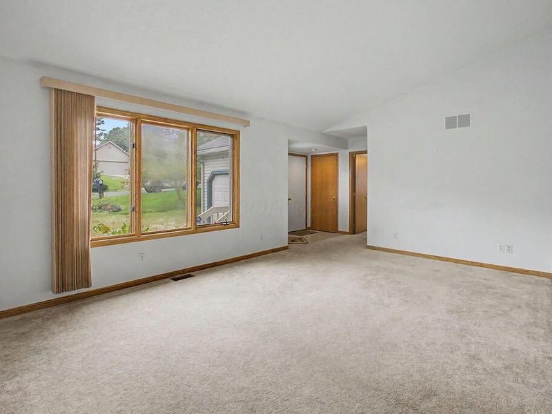 707 Greenbriar Circle , Howard, OH 43028 Photo 6