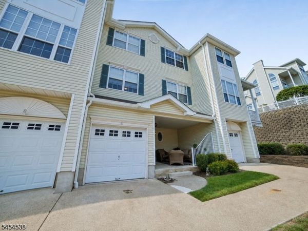 6 Hancock Dr, Morris, NJ 07960