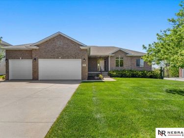 2525 Ridgeline Court, Lincoln, NE 68512
