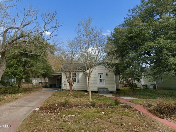 2215 Taft Avenue, Pascagoula, MS 39567