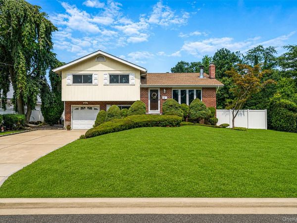 41 Orchard Street , Farmingdale, NY 11735