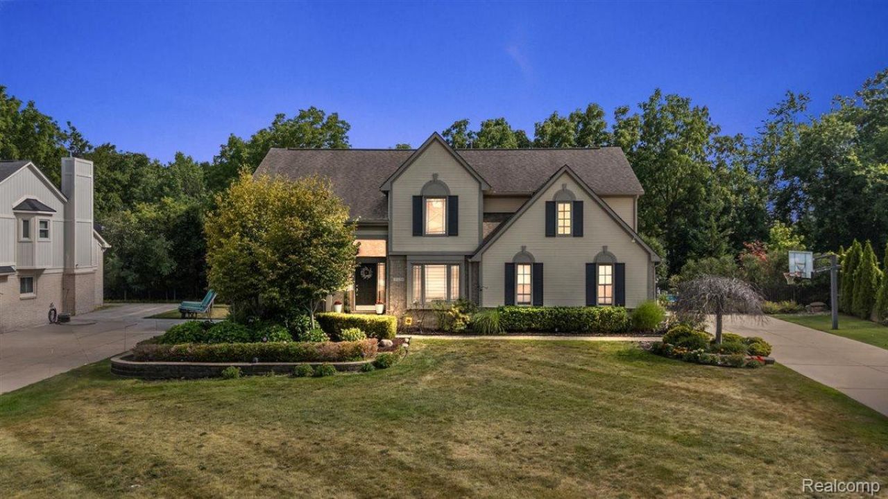 37235 Aspen Drive, Farmington Hills, Mi 48335 Main Photo