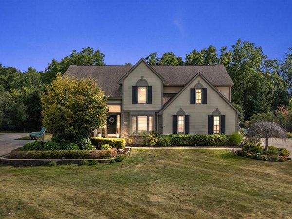 37235 Aspen Drive, Farmington Hills, Mi 48335