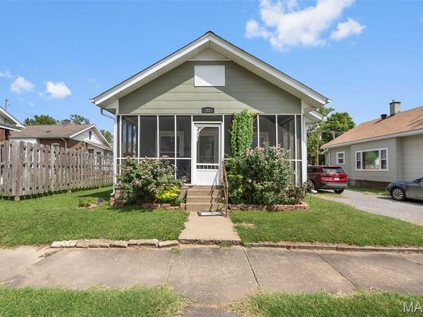12 N West End Boulevard , Cape Girardeau, MO 63701