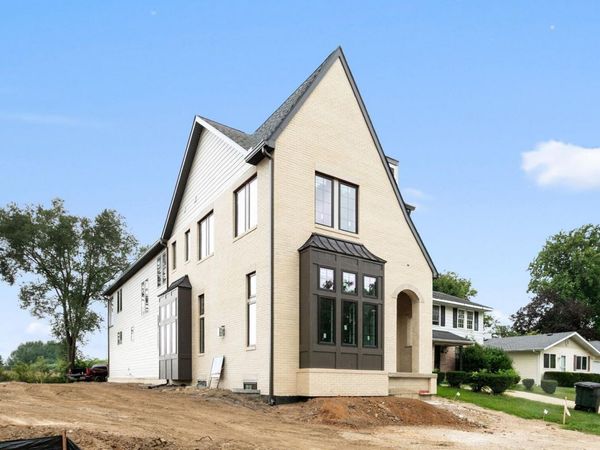 1123 N Twyckenham Drive, South Bend, IN 46617