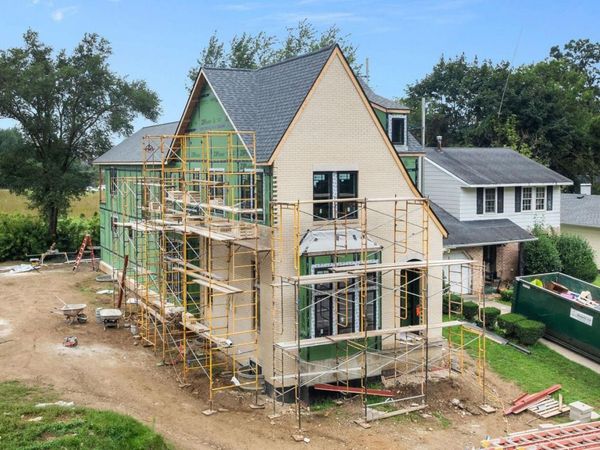 1123 N Twyckenham Drive, South Bend, IN 46617