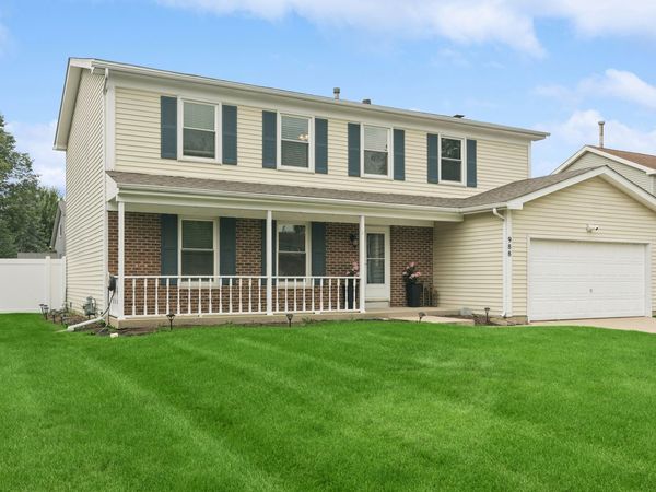 988 Newbury Drive, Crystal Lake, IL 60014