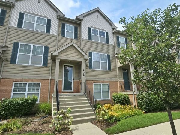 208 Wildflower Street , Des Plaines, IL 60016