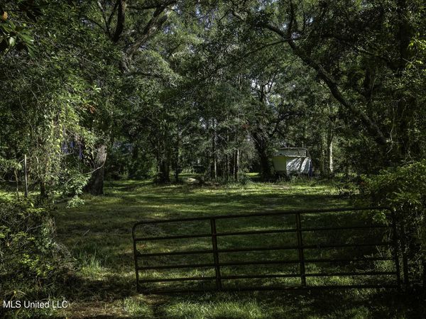 3521 Government Street, Ocean Springs, MS 39564