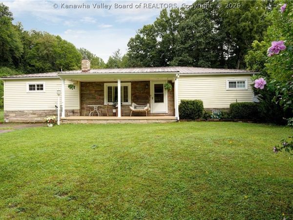 458 Midway Road, Alum Creek, WV 25003