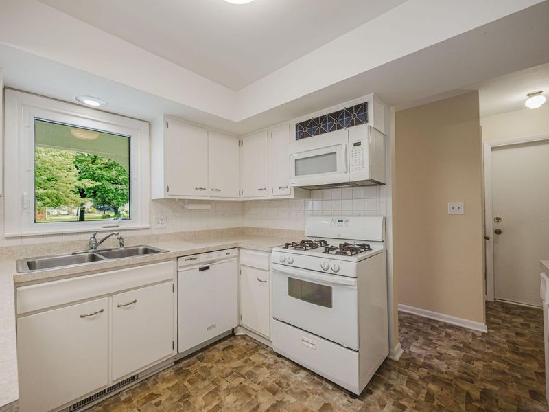 2871 E Shore Court, Columbus, OH 43231 Photo 17