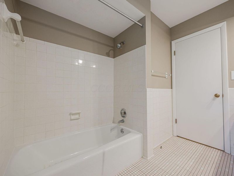 2871 E Shore Court, Columbus, OH 43231 Photo 29