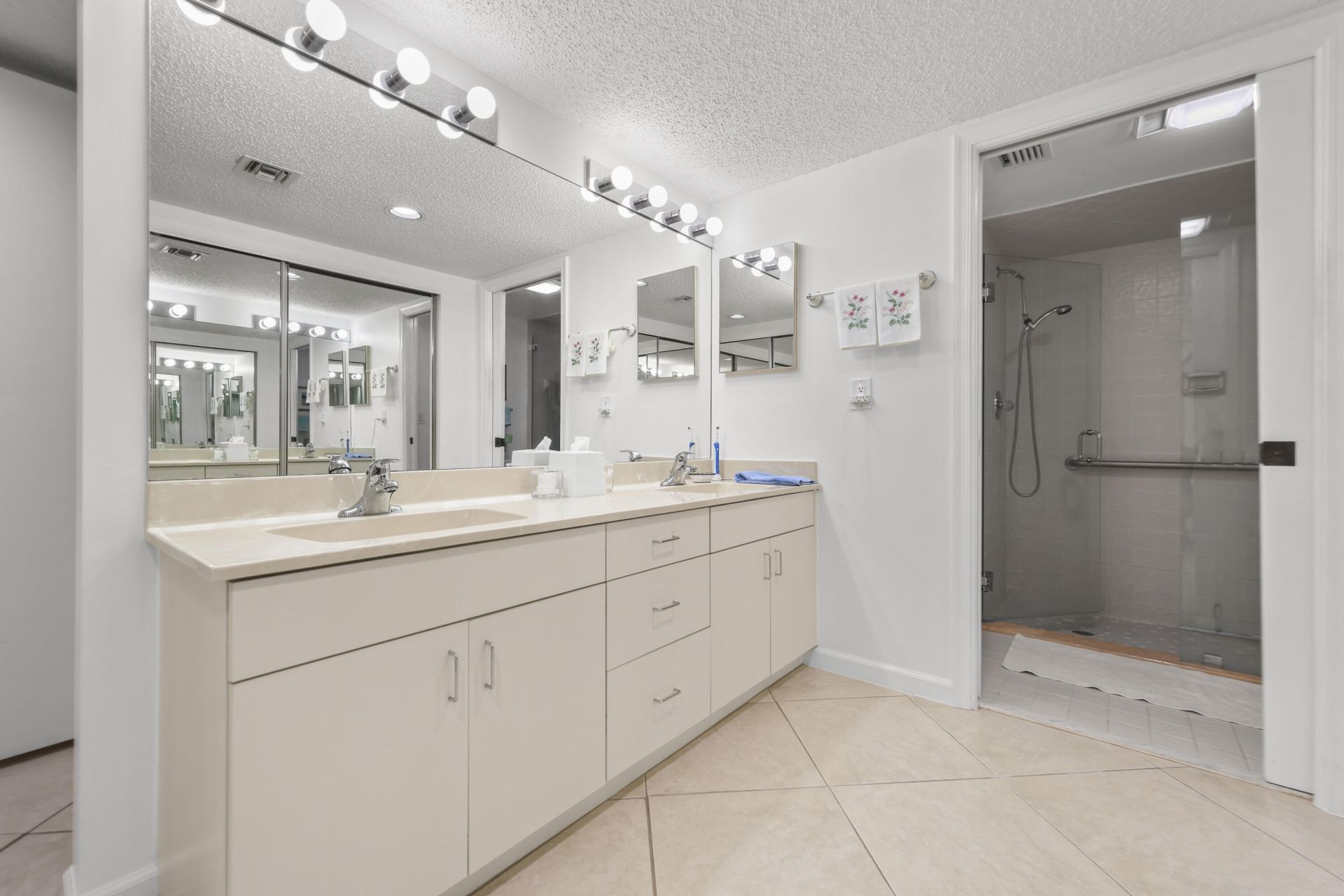 6434 SE Brandywine Court, Unit Apt 105, Stuart, FL 34997 Photo
