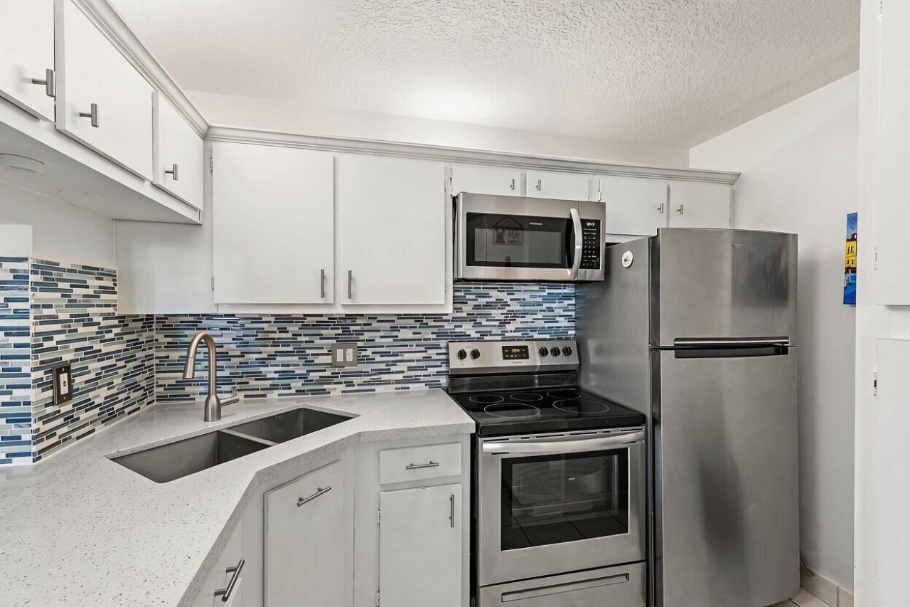 1111 Green Pine Boulevard, Unit F1, West Palm Beach, FL 33409 Photo