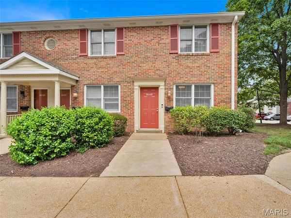 9049 W Swan Circle, St Louis, MO 63144