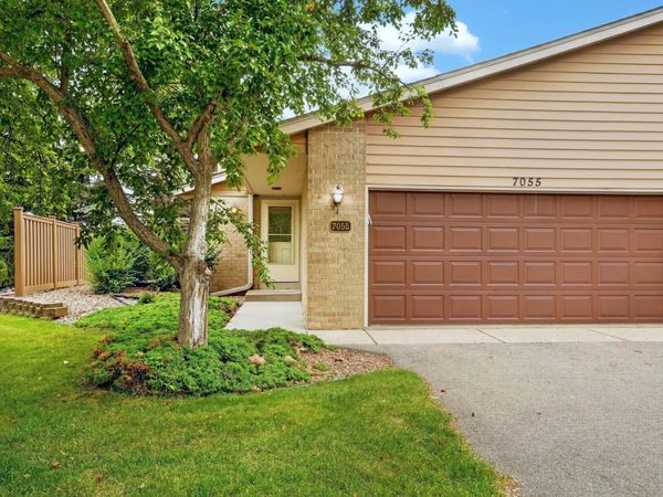 7055 Robinwood Trail, Woodbury, MN 55125