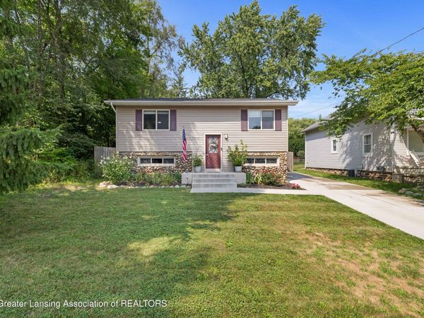 826 Jones Street, Grand Ledge, MI 48837
