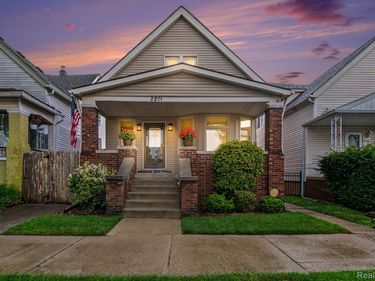 2201 Trowbridge Street, Hamtramck, Mi 48212